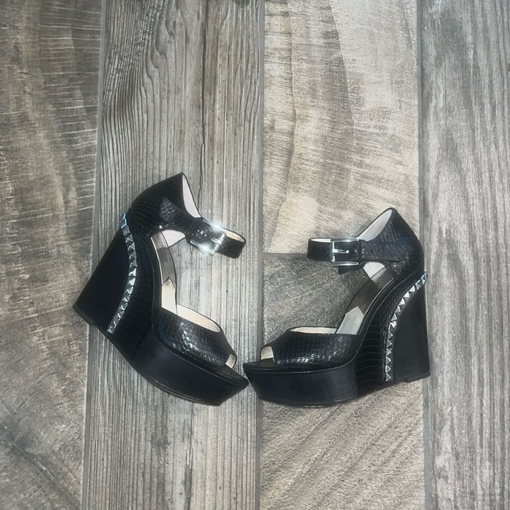 Michael Kors 5” black leather wedges